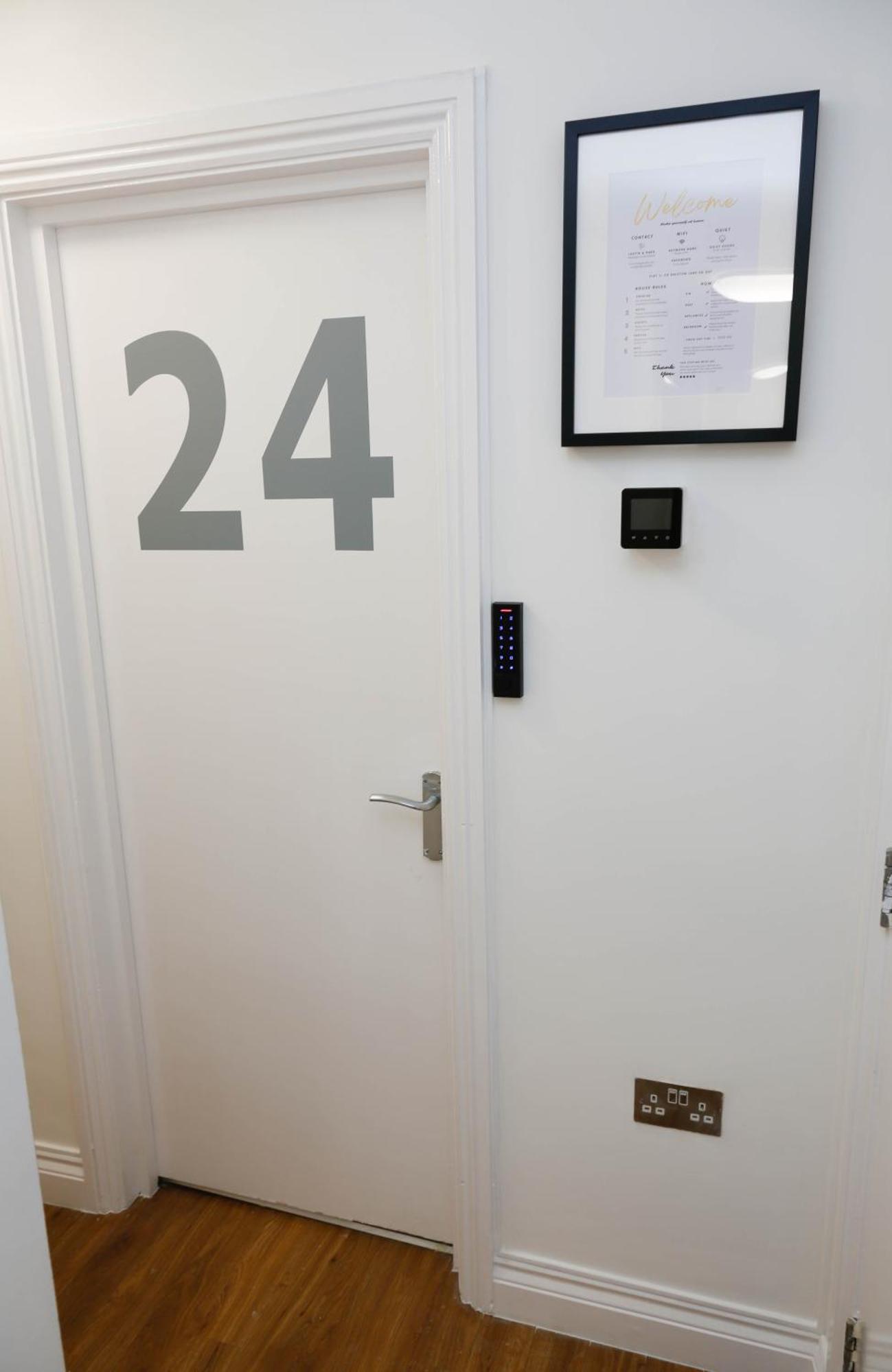 New Luxury Rooms In The Heart Of London Next To Shops, Cafes, Bars & Metro With Shared Bathrooms Exterior photo